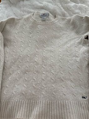 Vineyard Vines woman’s Cream Cable Knit Sweater in xl but fits like a s/m